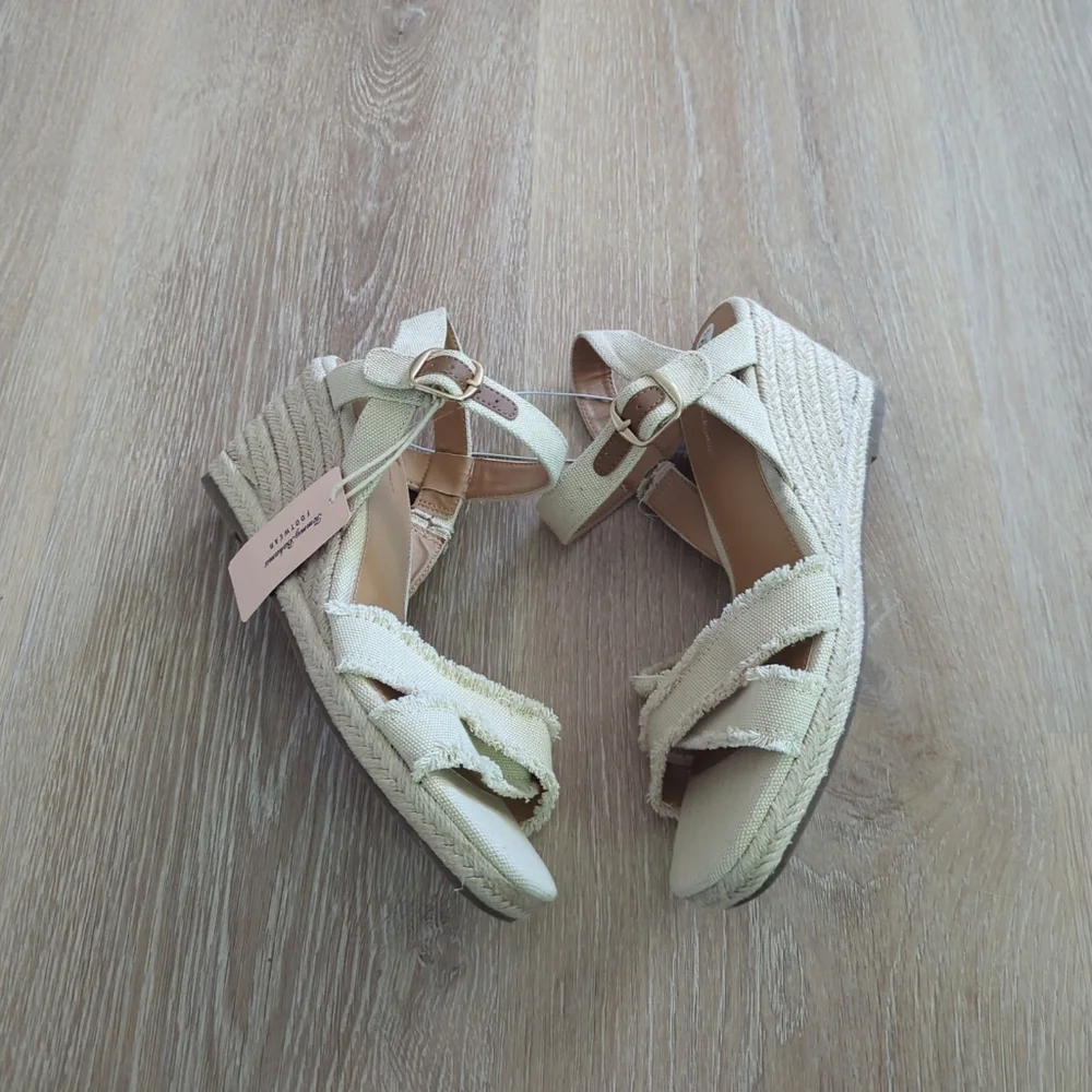 Tommy Bahama Sandals Womens 8.5 M Bethany Ankle Straps Beige Wedge Casual